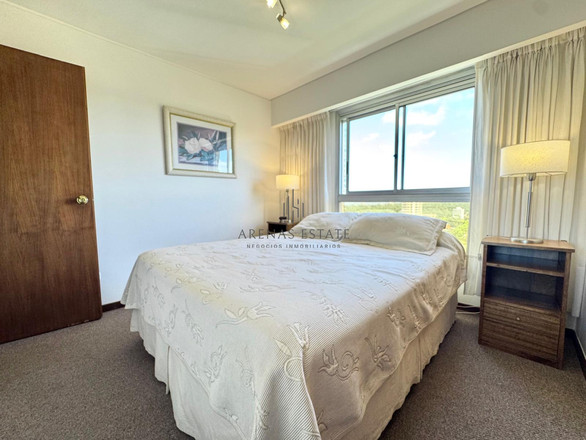 Apartamento ID.3642 - Hermoso apartamento en piso alto con parrillero propio