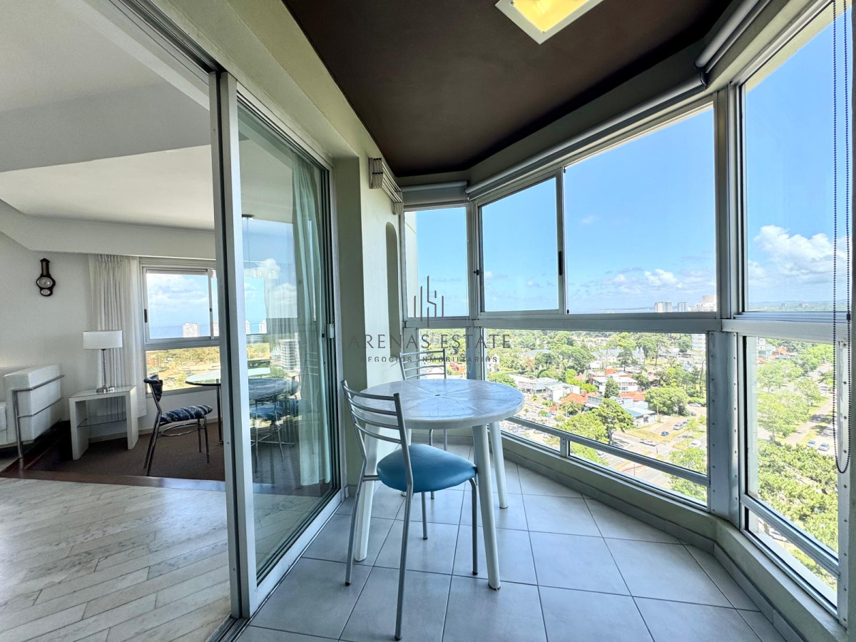 Apartamento ID.3642 - Hermoso apartamento en piso alto con parrillero propio
