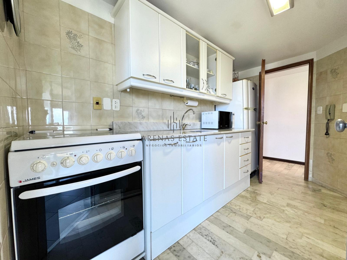 Apartamento ID.3642 - Hermoso apartamento en piso alto con parrillero propio