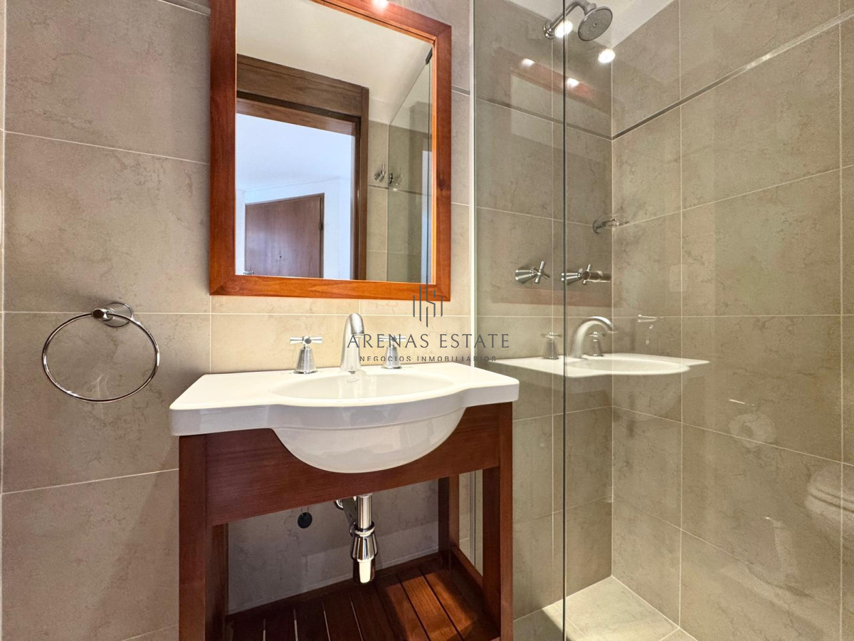 Apartamento ID.3642 - Hermoso apartamento en piso alto con parrillero propio