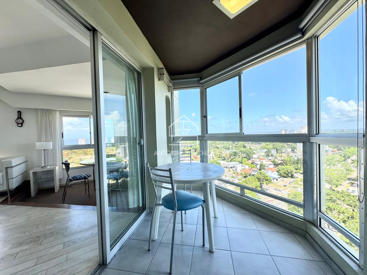 Apartamento ID.1860 - Hermoso apartamento en piso alto con parrillero propio