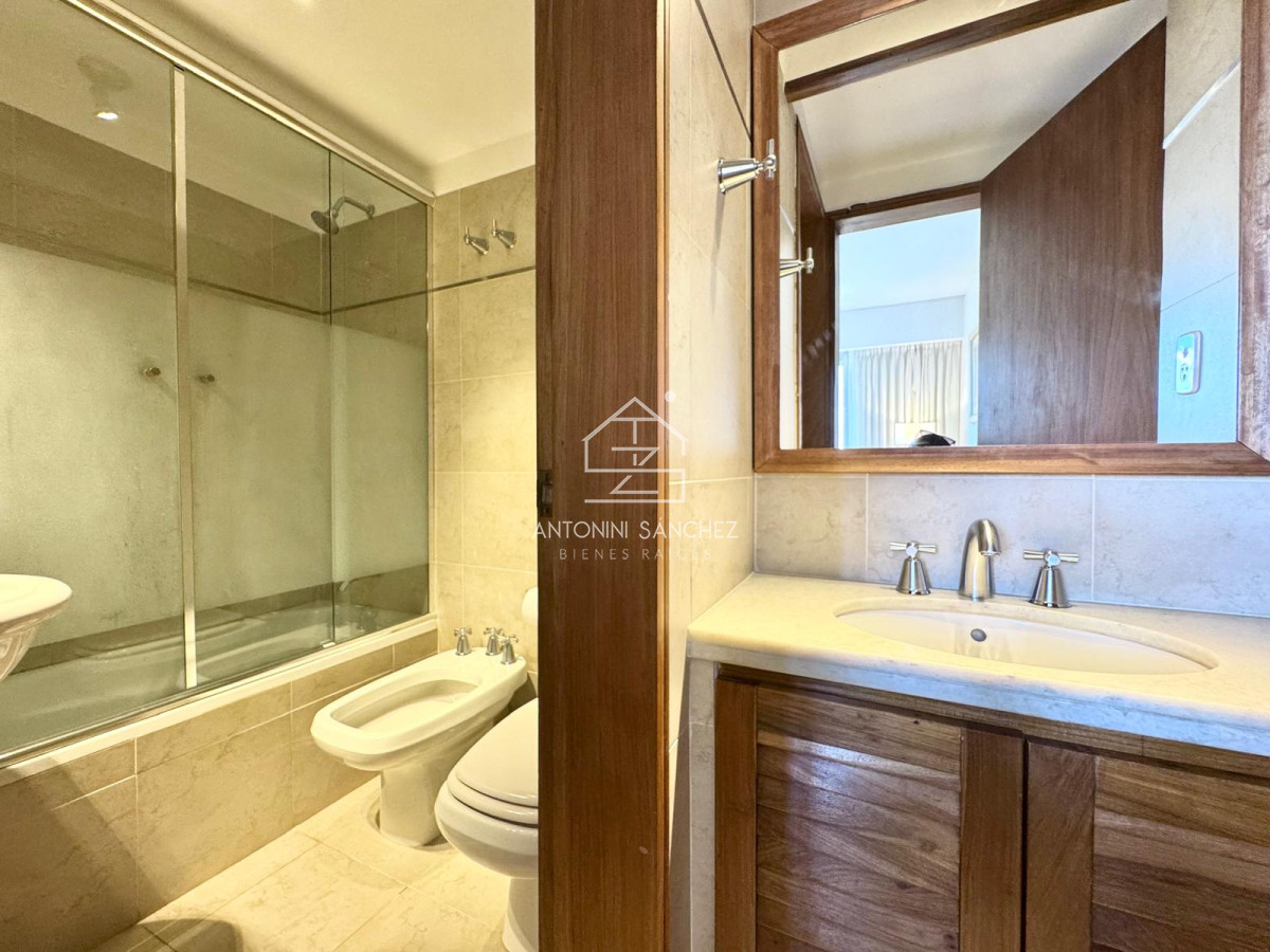 Apartamento ID.1860 - Hermoso apartamento en piso alto con parrillero propio