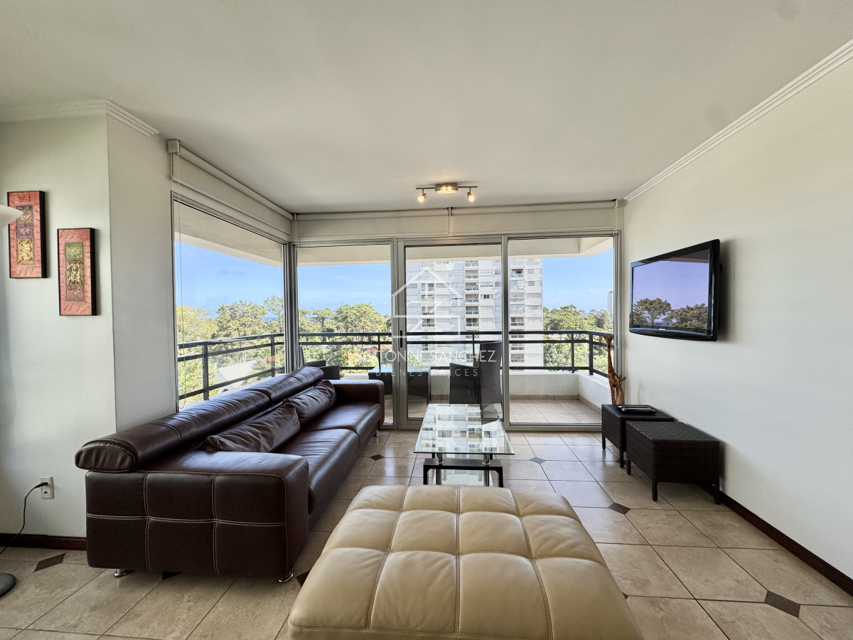Apartamento ID.2001 - Apartamento en venta en zona cantegril con agradable vista!