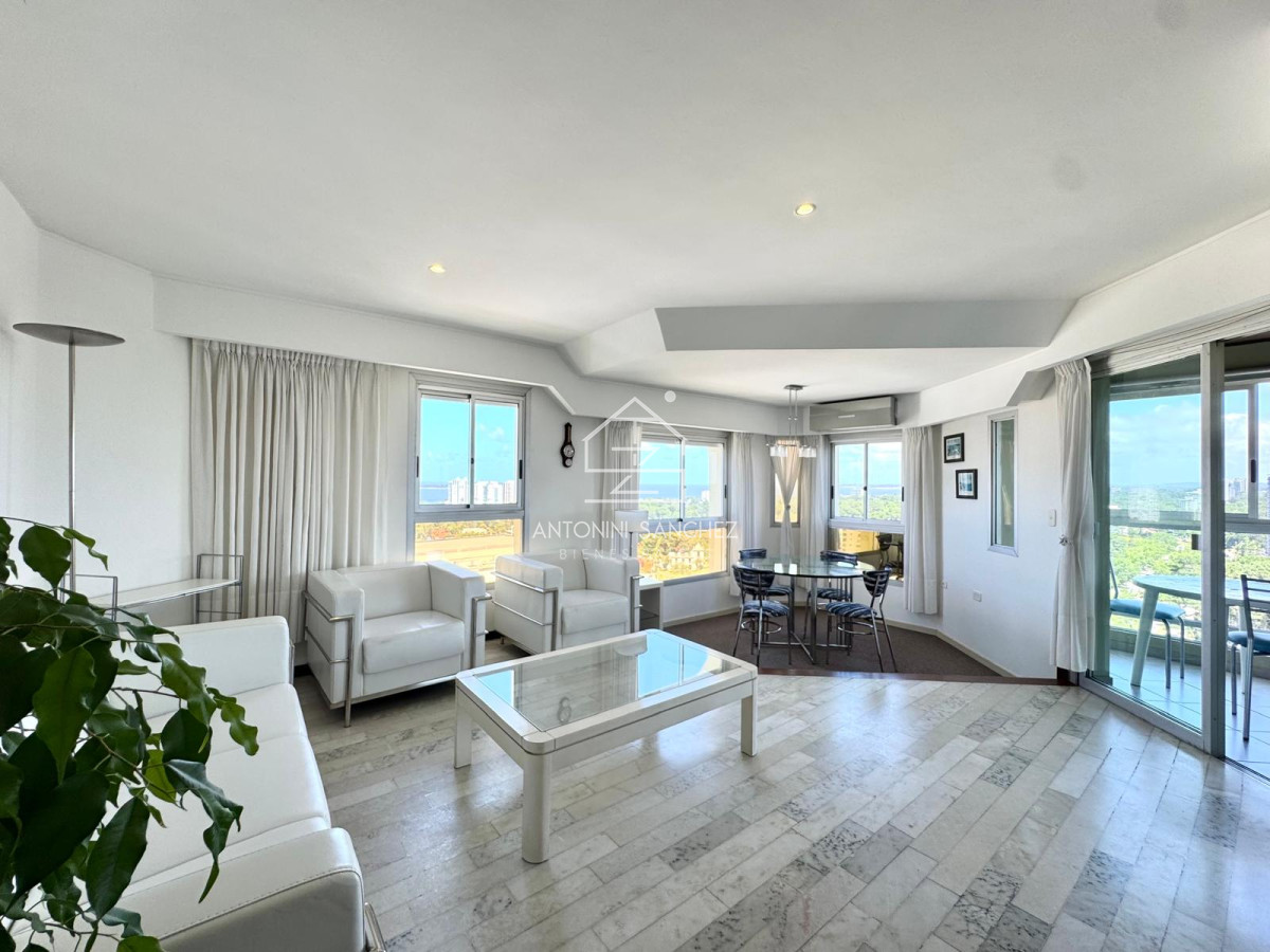 Apartamento ID.1860 - Hermoso apartamento en piso alto con parrillero propio