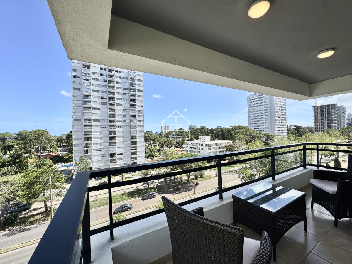 Apartamento ID.2001 - Apartamento en venta en zona cantegril con agradable vista!