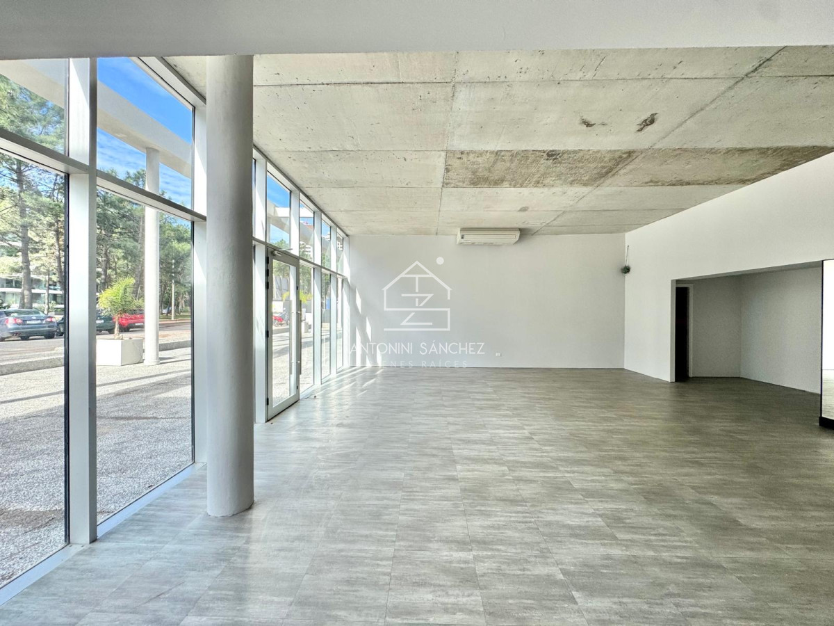 Local Comercial ID.2219 - Local comercial en Av. Roosevelt