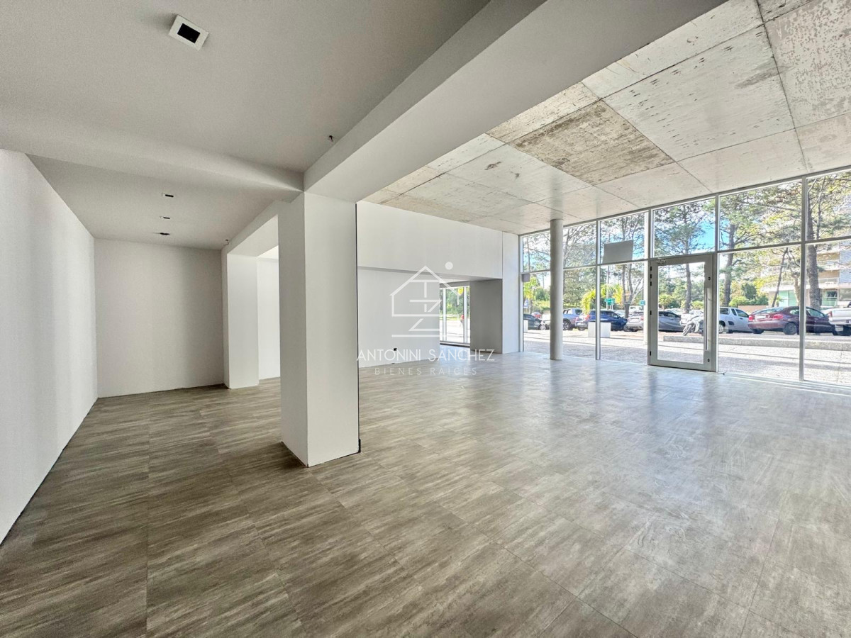 Local Comercial ID.2219 - Local comercial en Av. Roosevelt