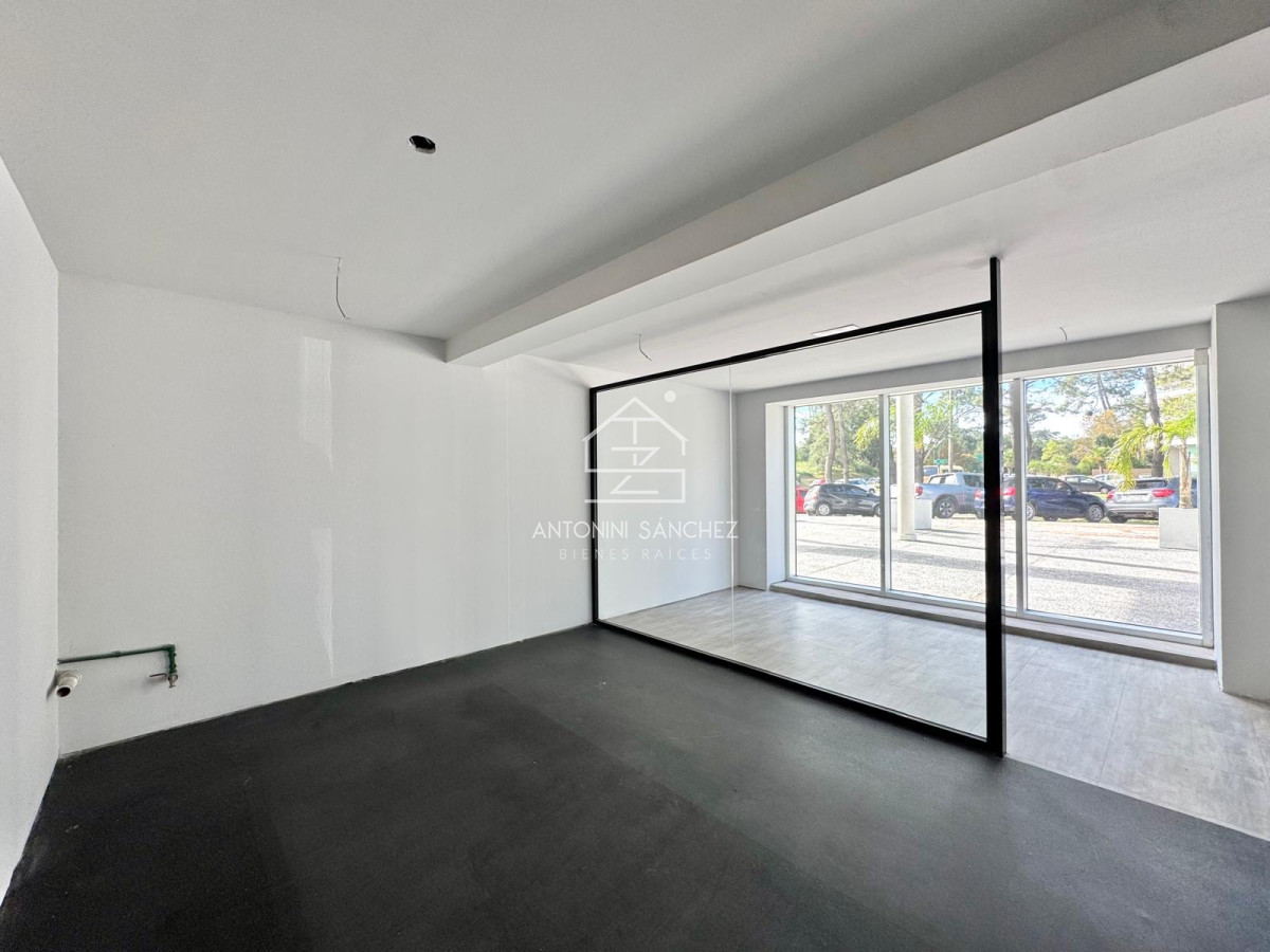 Local Comercial ID.2219 - Local comercial en Av. Roosevelt