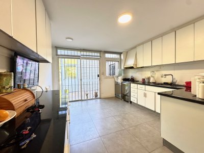 gran propiedad en venta en el corazón de punta del este. - dua256c