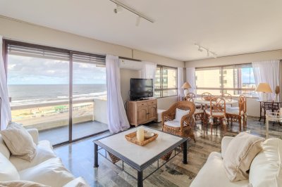 APARTAMENTO EN BRAVA VENTA DE 3 DORMITORIOS EN PUNTA DEL ESTE 