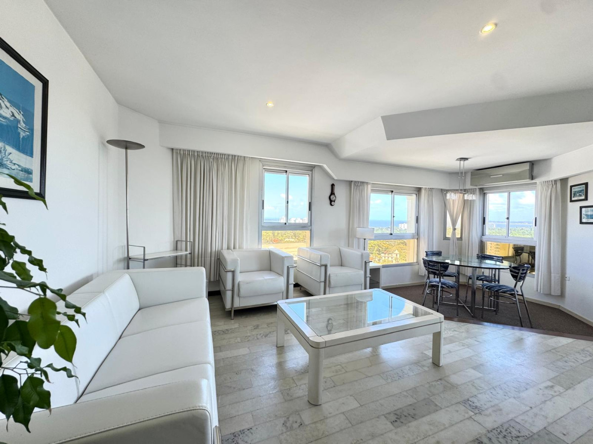 Hermoso apartamento en piso alto con parrillero propio