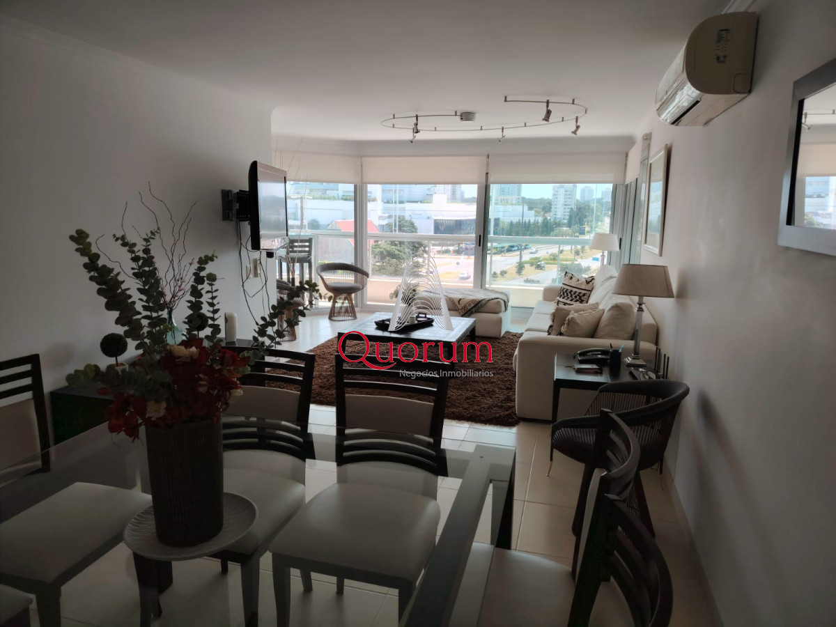 Apartamento ID.440 - Alquiler apartamento 4 dormitorios y parrillero propio en Punta del Este