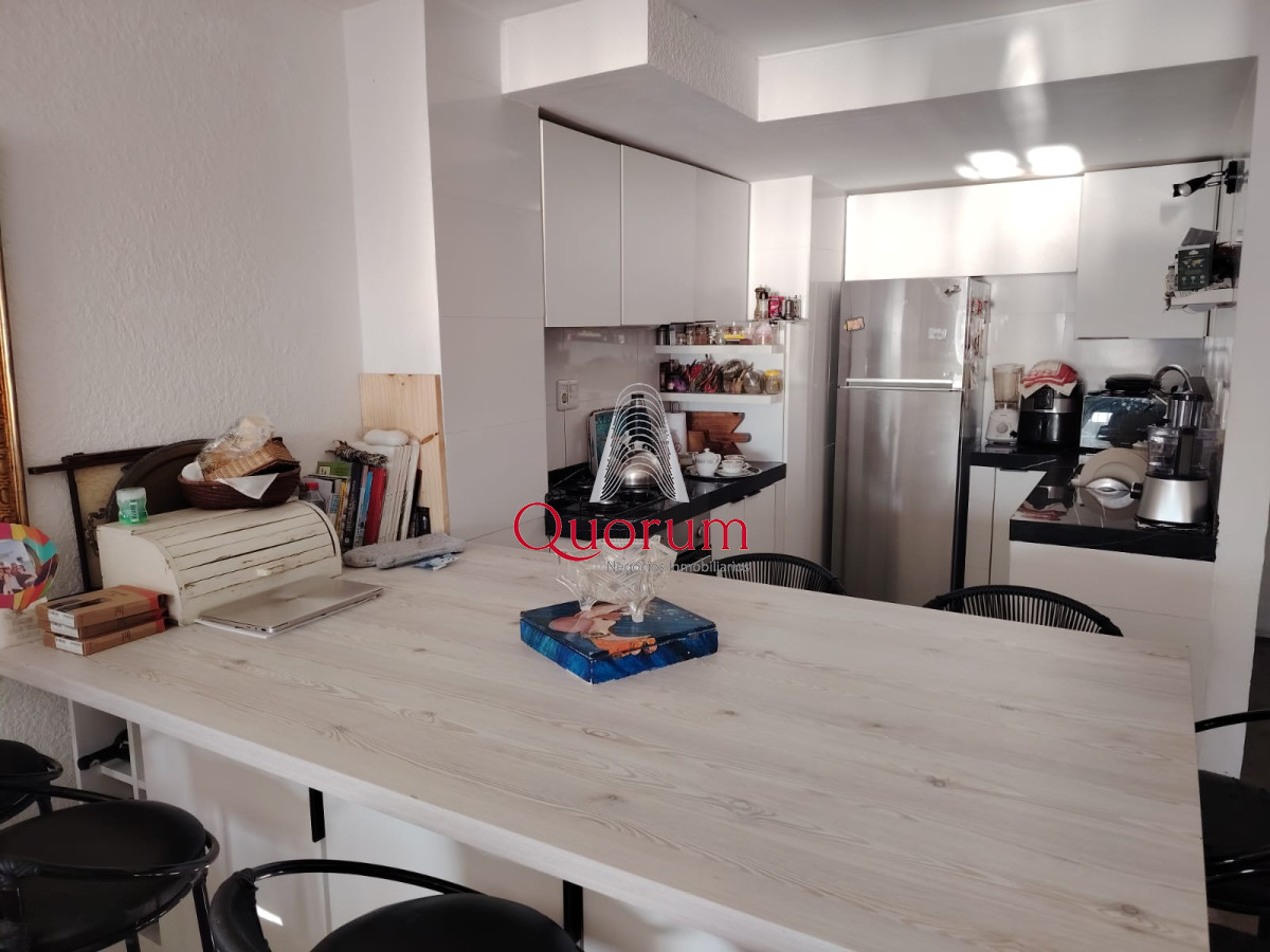 Apartamento ID.505 - Venta Apartmento Punta del Este, Península, 2 dormitorios, gran vista al mar.