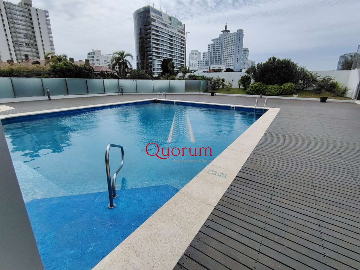 Apartamento ID.440 - Alquiler apartamento 4 dormitorios y parrillero propio en Punta del Este