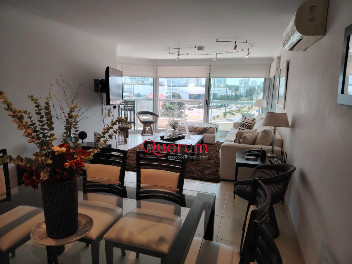 Apartamento ID.440 - Alquiler apartamento 4 dormitorios y parrillero propio en Punta del Este