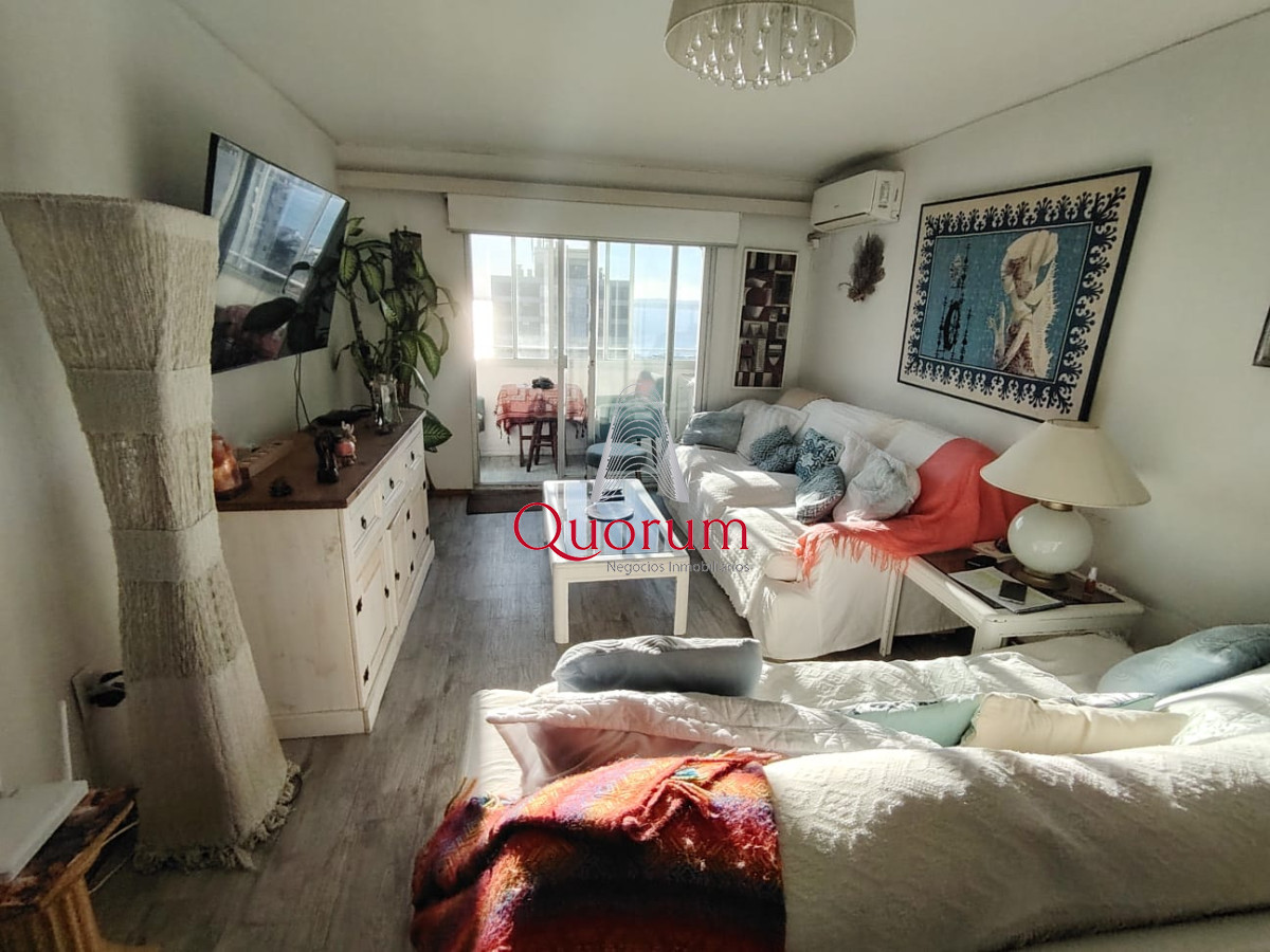 Apartamento ID.505 - Venta Apartmento Punta del Este, Península, 2 dormitorios, gran vista al mar.