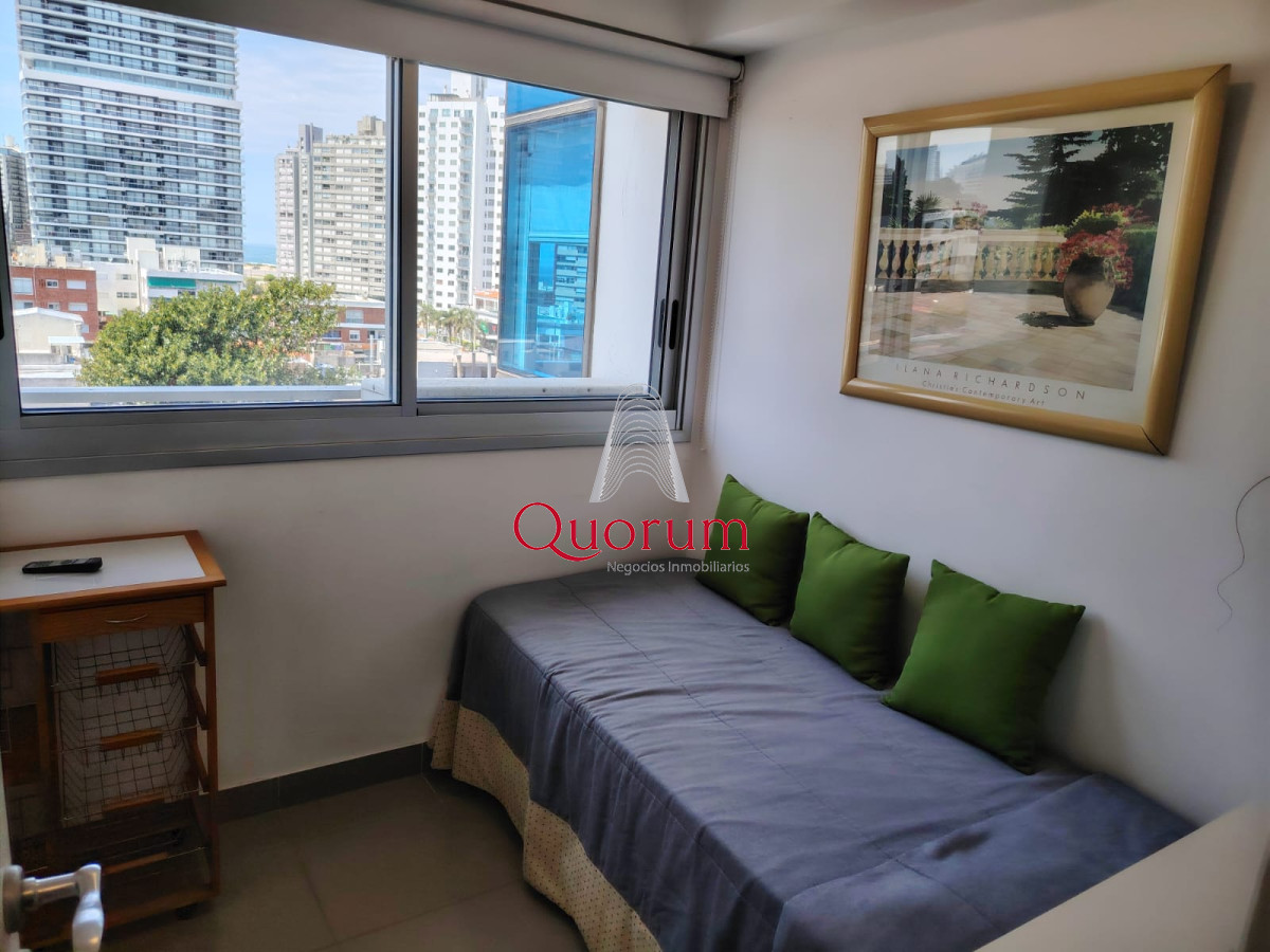 Apartamento ID.440 - Alquiler apartamento 4 dormitorios y parrillero propio en Punta del Este