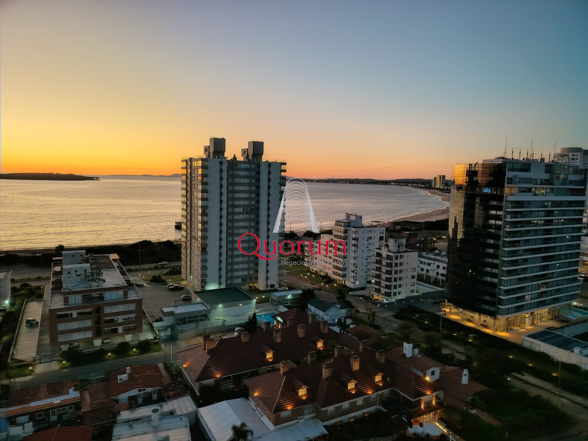 Apartamento ID.440 - Alquiler apartamento 4 dormitorios y parrillero propio en Punta del Este