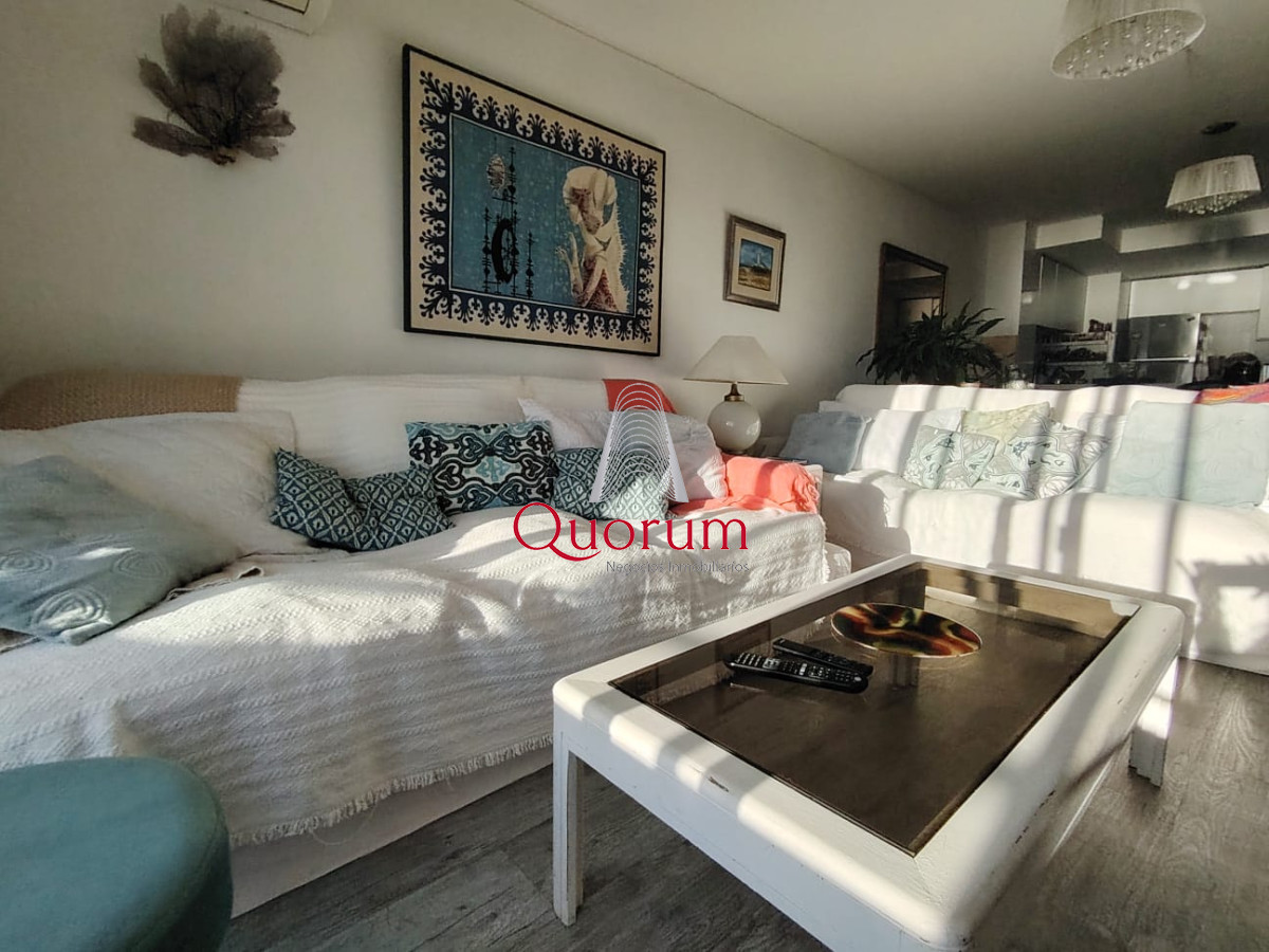 Apartamento ID.505 - Venta Apartmento Punta del Este, Península, 2 dormitorios, gran vista al mar.