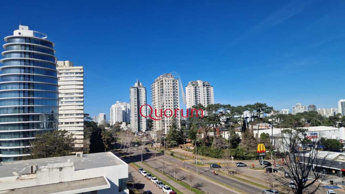 Apartamento ID.428 - Venta apartamento 3 dormitorios 2 baños Oportunidad Punta del Este
