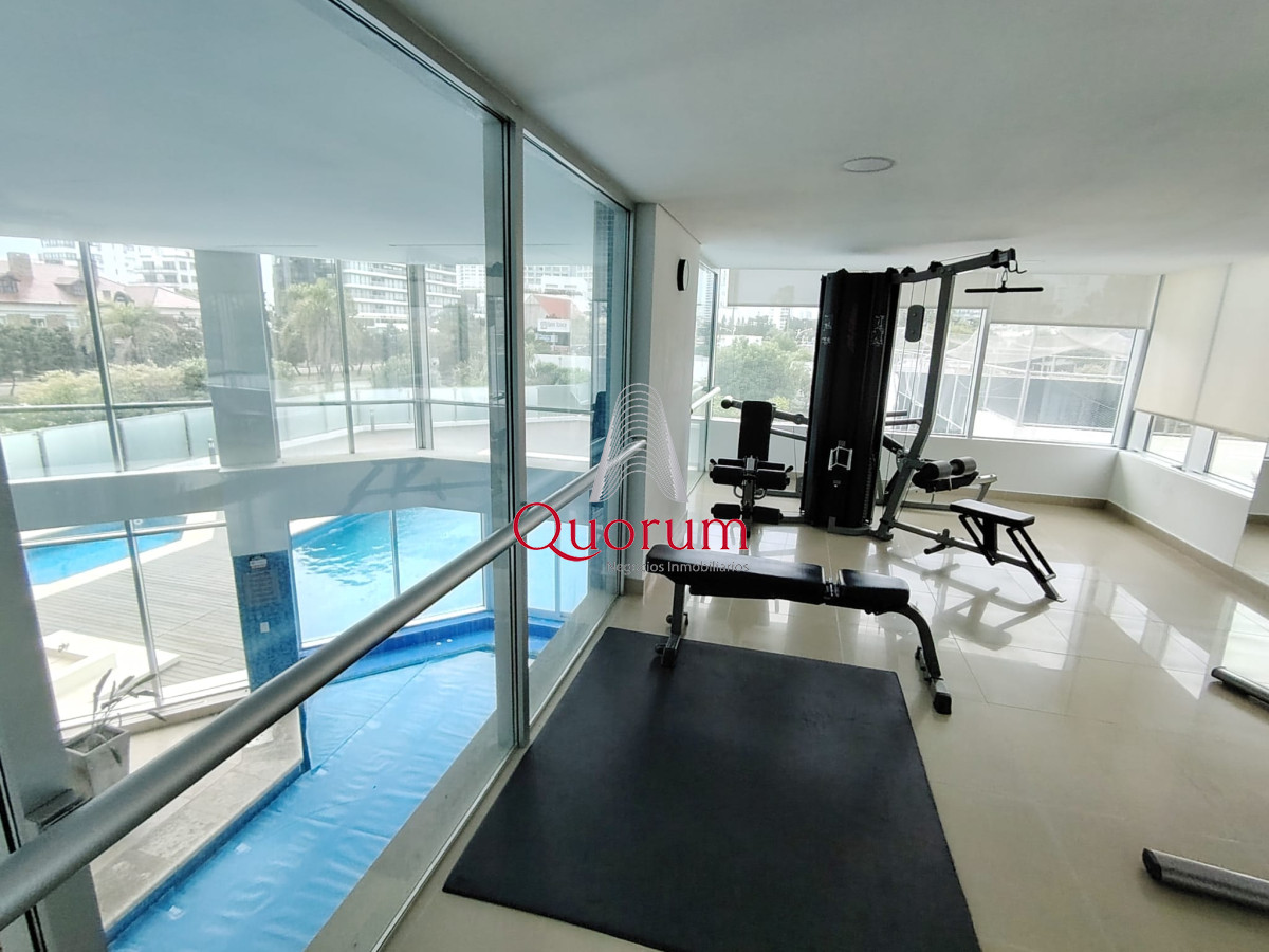 Apartamento ID.440 - Alquiler apartamento 4 dormitorios y parrillero propio en Punta del Este