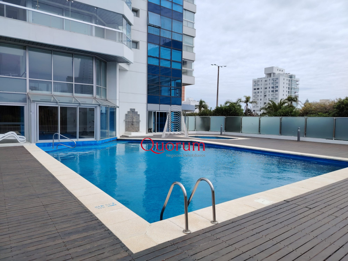 Apartamento ID.440 - Alquiler apartamento 4 dormitorios y parrillero propio en Punta del Este