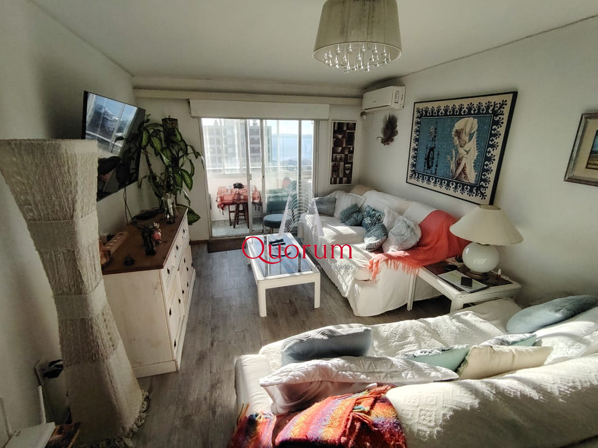 Apartamento ID.505 - Venta Apartmento Punta del Este, Península, 2 dormitorios, gran vista al mar.