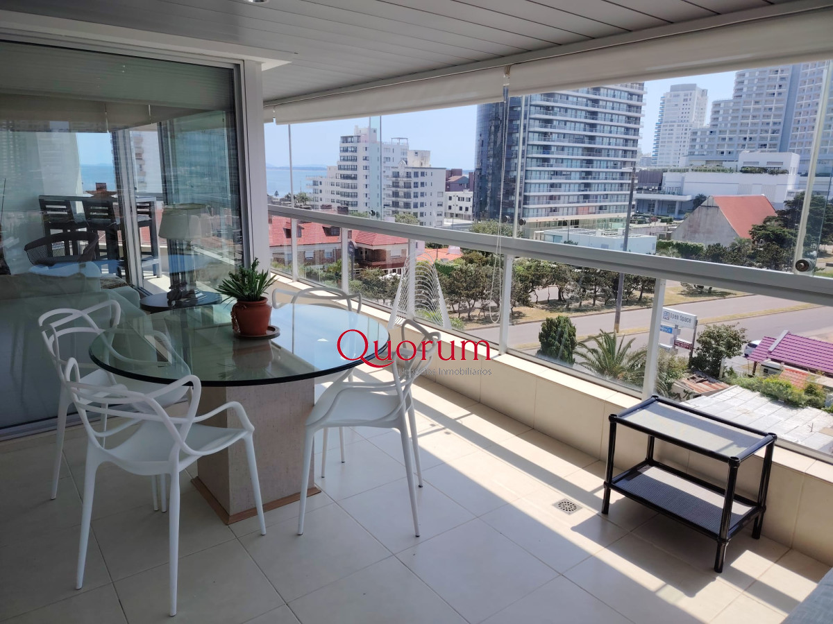 Apartamento ID.440 - Alquiler apartamento 4 dormitorios y parrillero propio en Punta del Este