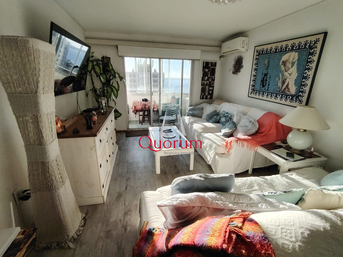 Apartamento ID.505 - Venta Apartmento Punta del Este, Península, 2 dormitorios, gran vista al mar.