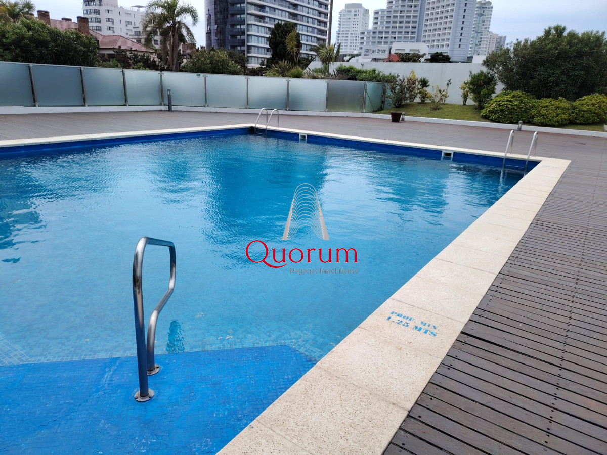 Apartamento ID.440 - Alquiler apartamento 4 dormitorios y parrillero propio en Punta del Este