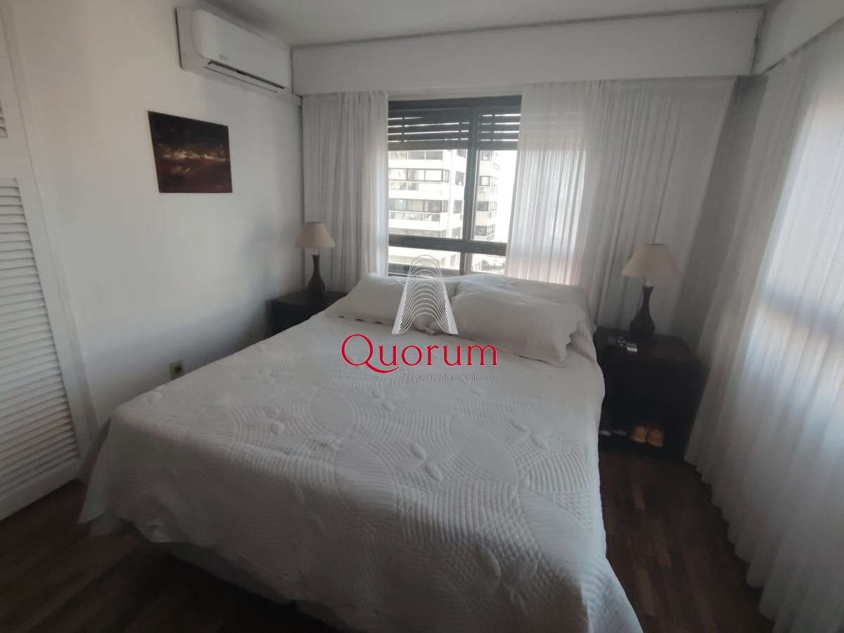 Apartamento ID.504 - Venta y Alquilr temporada de Apartamento 3 dormitorios Frente al Mar Playa Brava Punta del Este