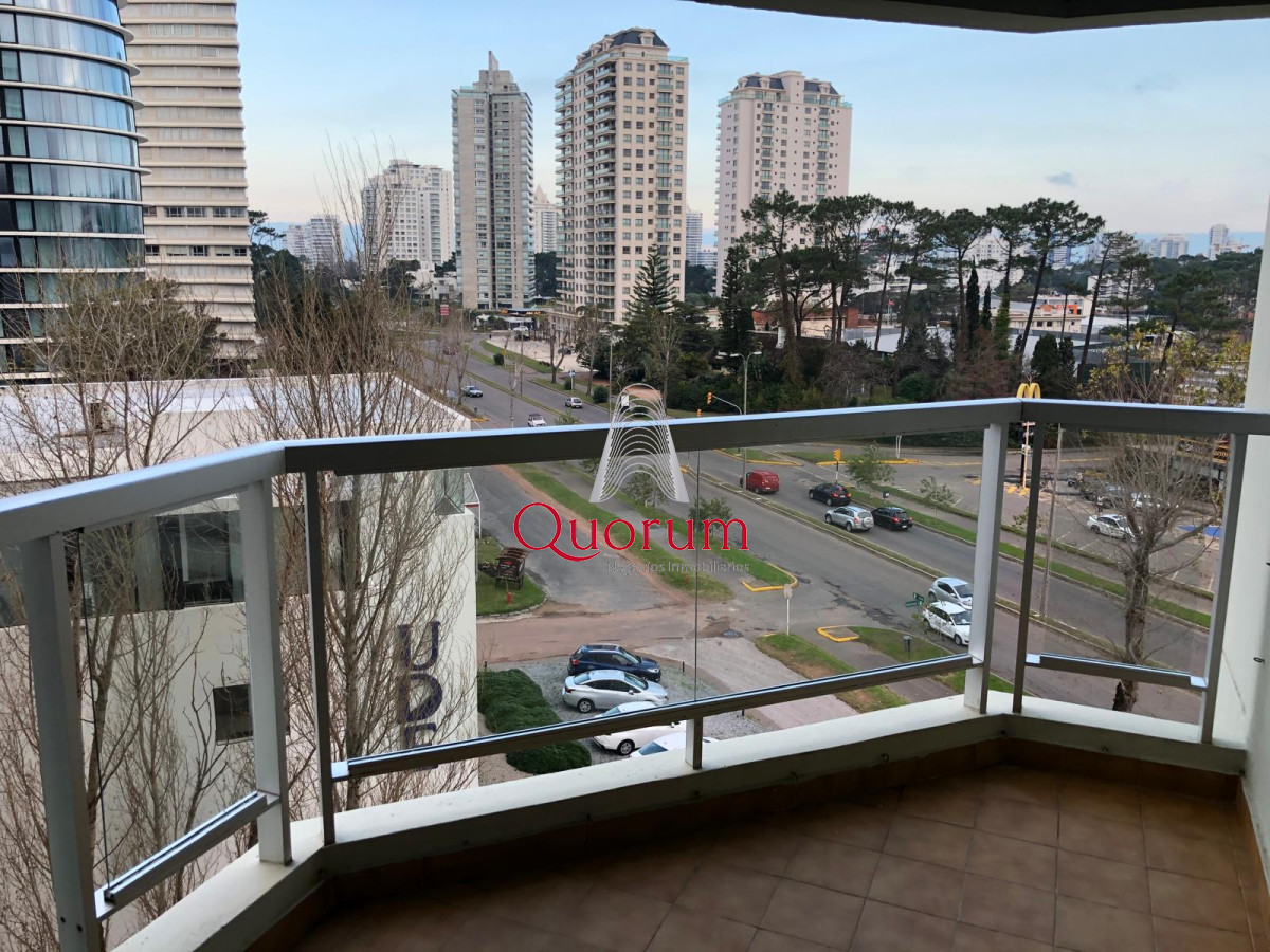 Apartamento ID.428 - Venta apartamento 3 dormitorios 2 baños Oportunidad Punta del Este