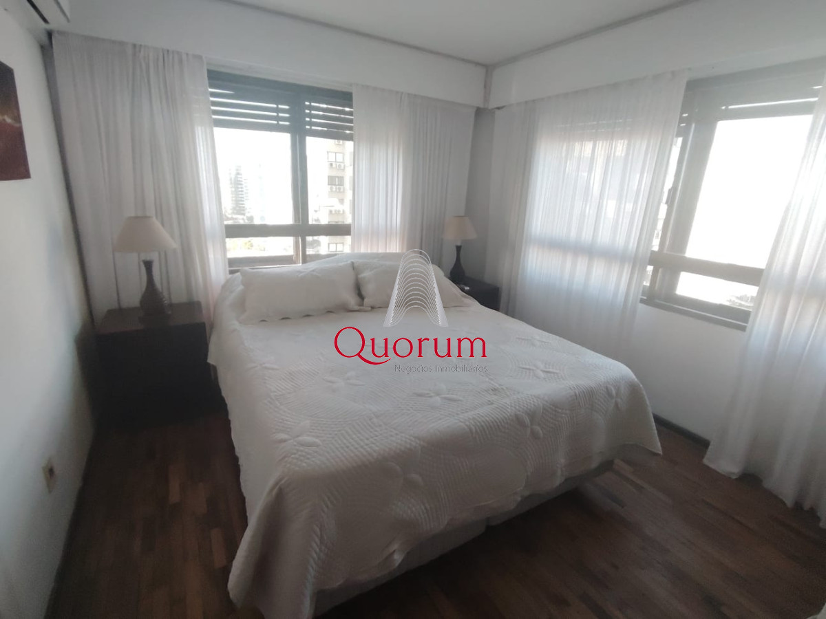 Apartamento ID.504 - Venta y Alquilr temporada de Apartamento 3 dormitorios Frente al Mar Playa Brava Punta del Este