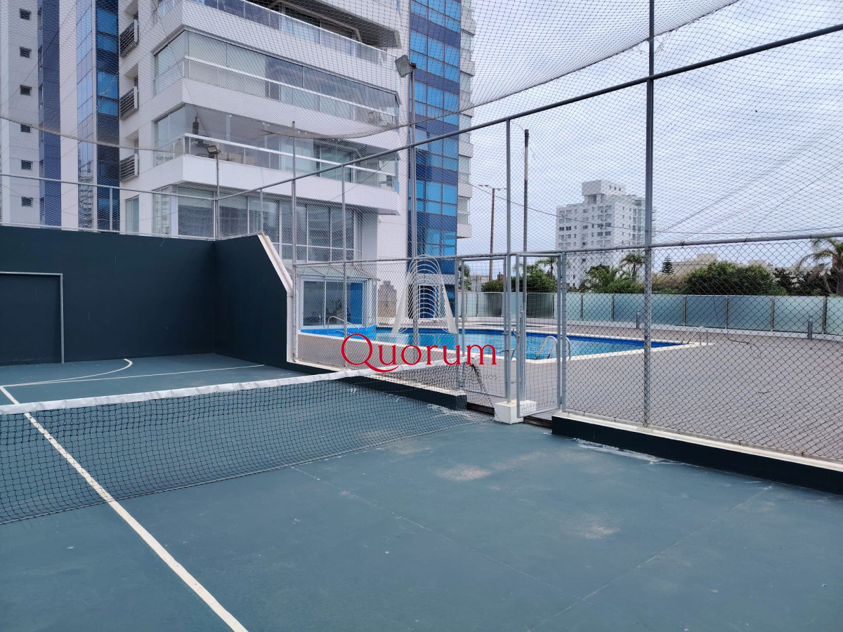 Apartamento ID.440 - Alquiler apartamento 4 dormitorios y parrillero propio en Punta del Este