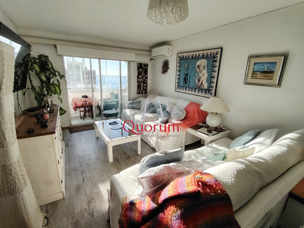 Apartamento ID.505 - Venta Apartmento Punta del Este, Península, 2 dormitorios, gran vista al mar.