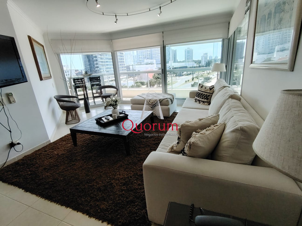 Apartamento ID.440 - Alquiler apartamento 4 dormitorios y parrillero propio en Punta del Este