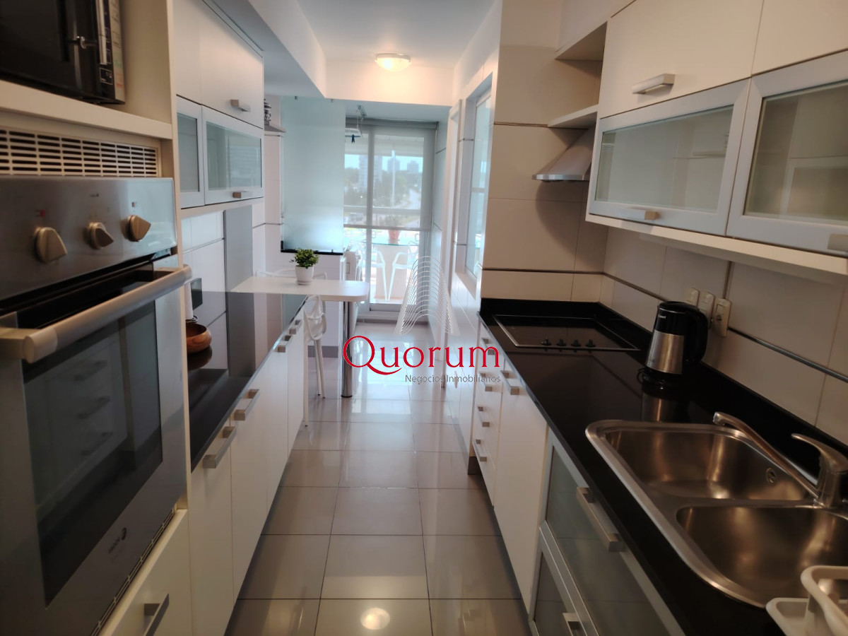 Apartamento ID.440 - Alquiler apartamento 4 dormitorios y parrillero propio en Punta del Este