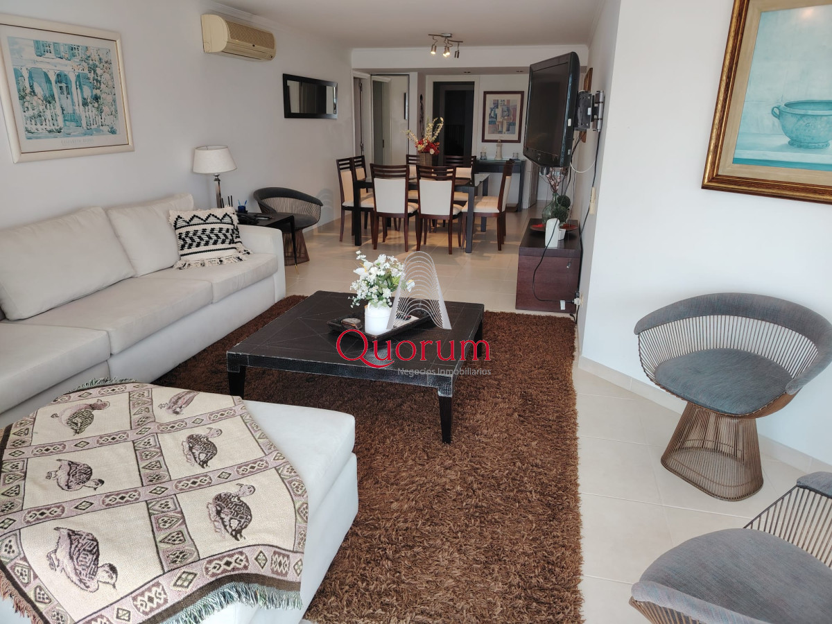 Apartamento ID.440 - Alquiler apartamento 4 dormitorios y parrillero propio en Punta del Este