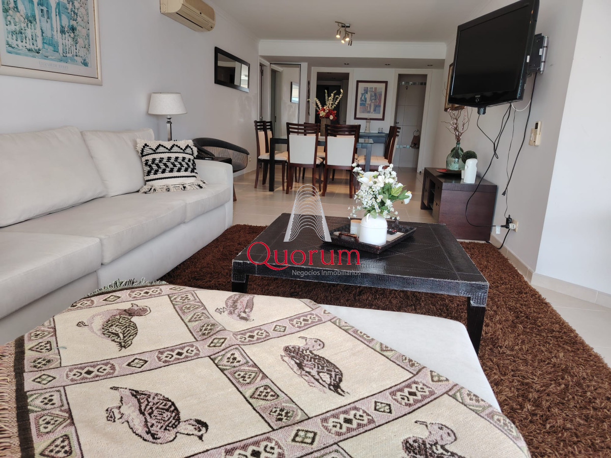 Apartamento ID.440 - Alquiler apartamento 4 dormitorios y parrillero propio en Punta del Este