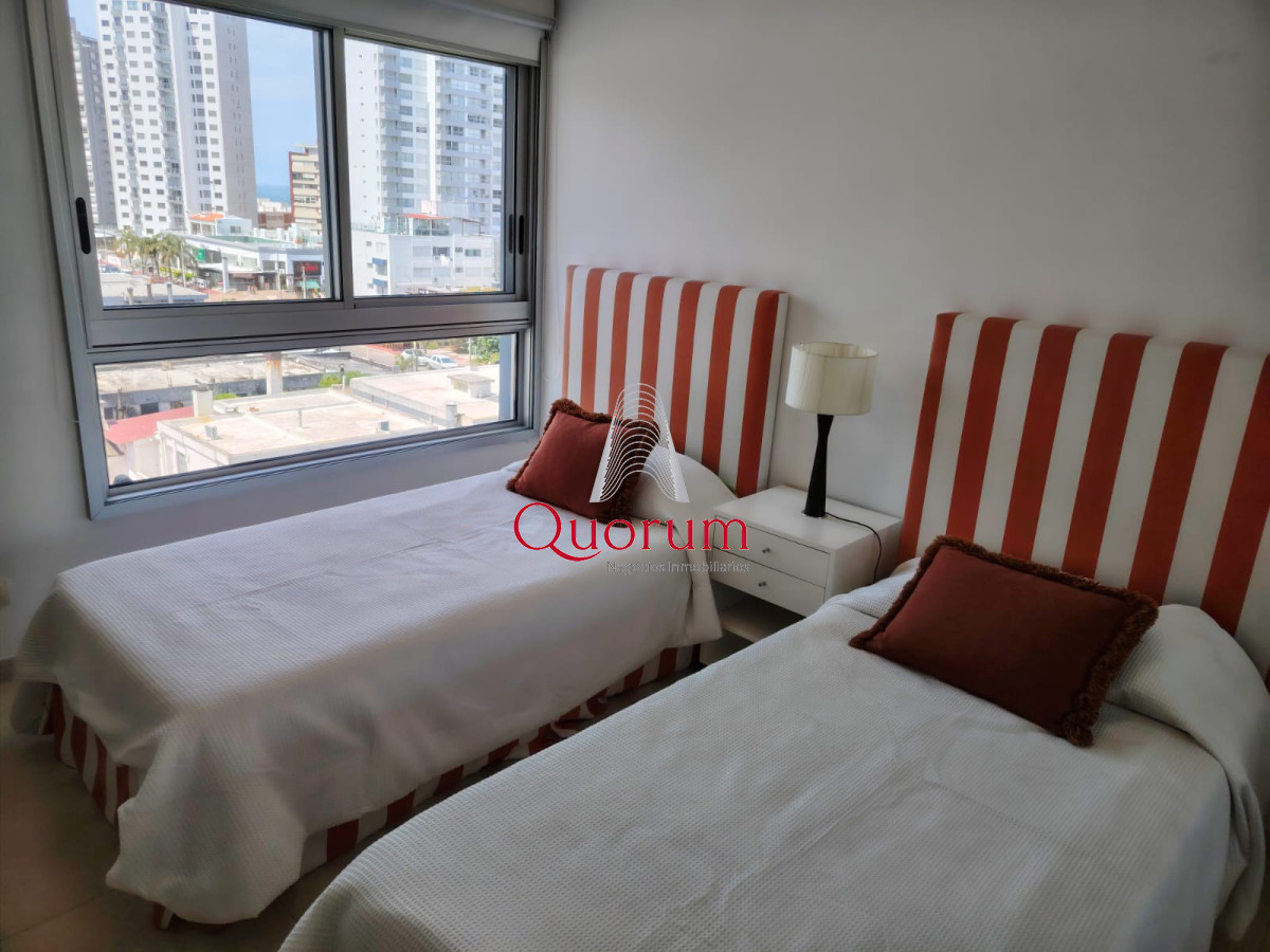 Apartamento ID.440 - Alquiler apartamento 4 dormitorios y parrillero propio en Punta del Este