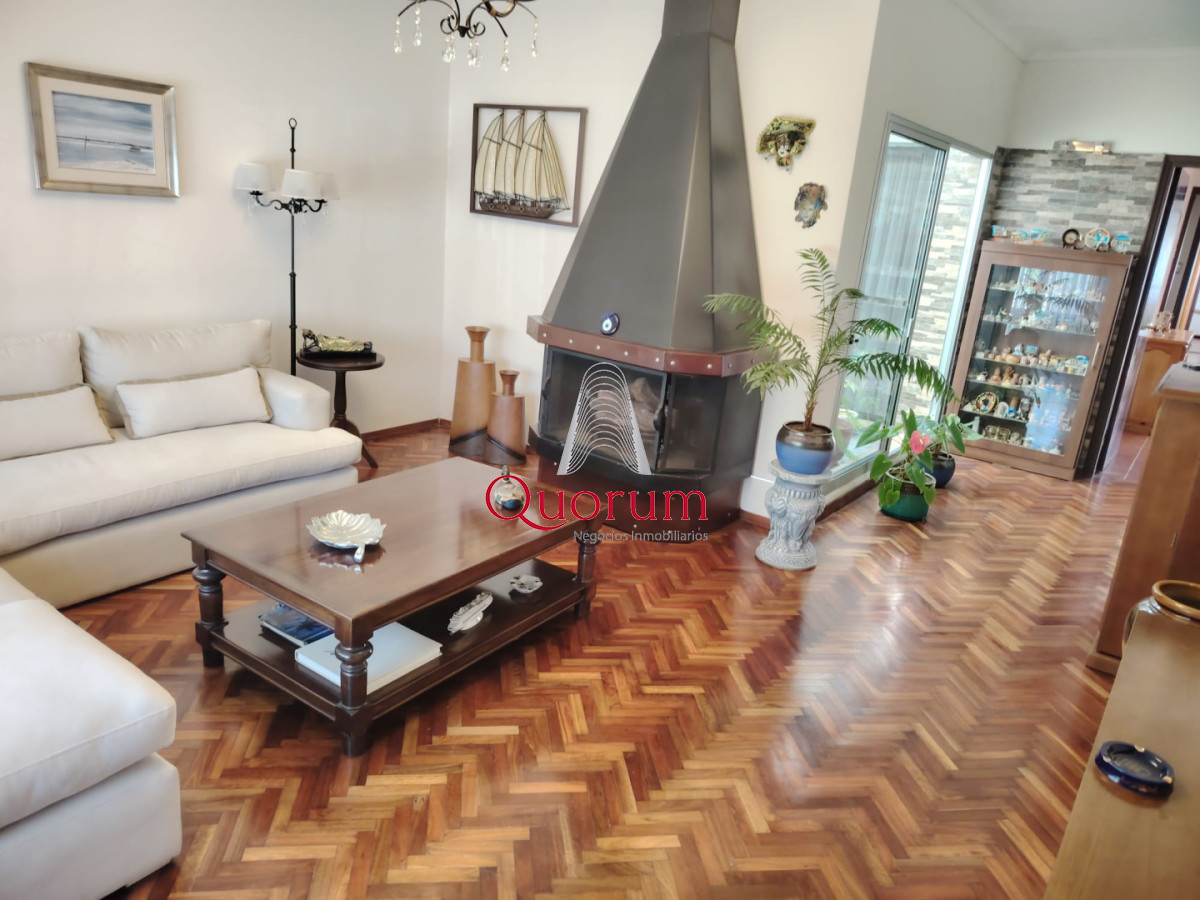 Casa ID.529 - Venta casa 4 dormitorios 3 baños en Malvin Montevideo
