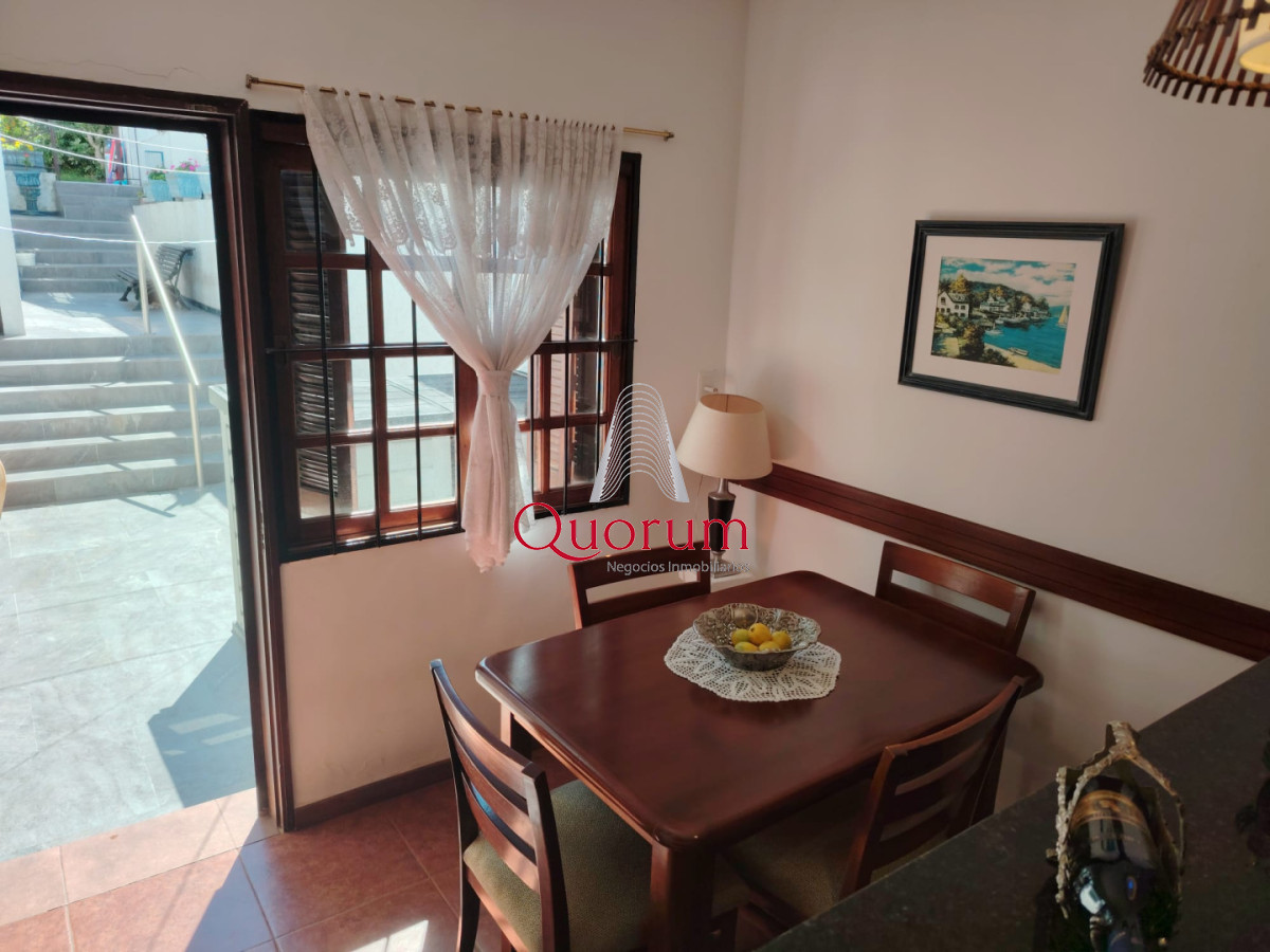 Casa ID.529 - Venta casa 4 dormitorios 3 baños en Malvin Montevideo