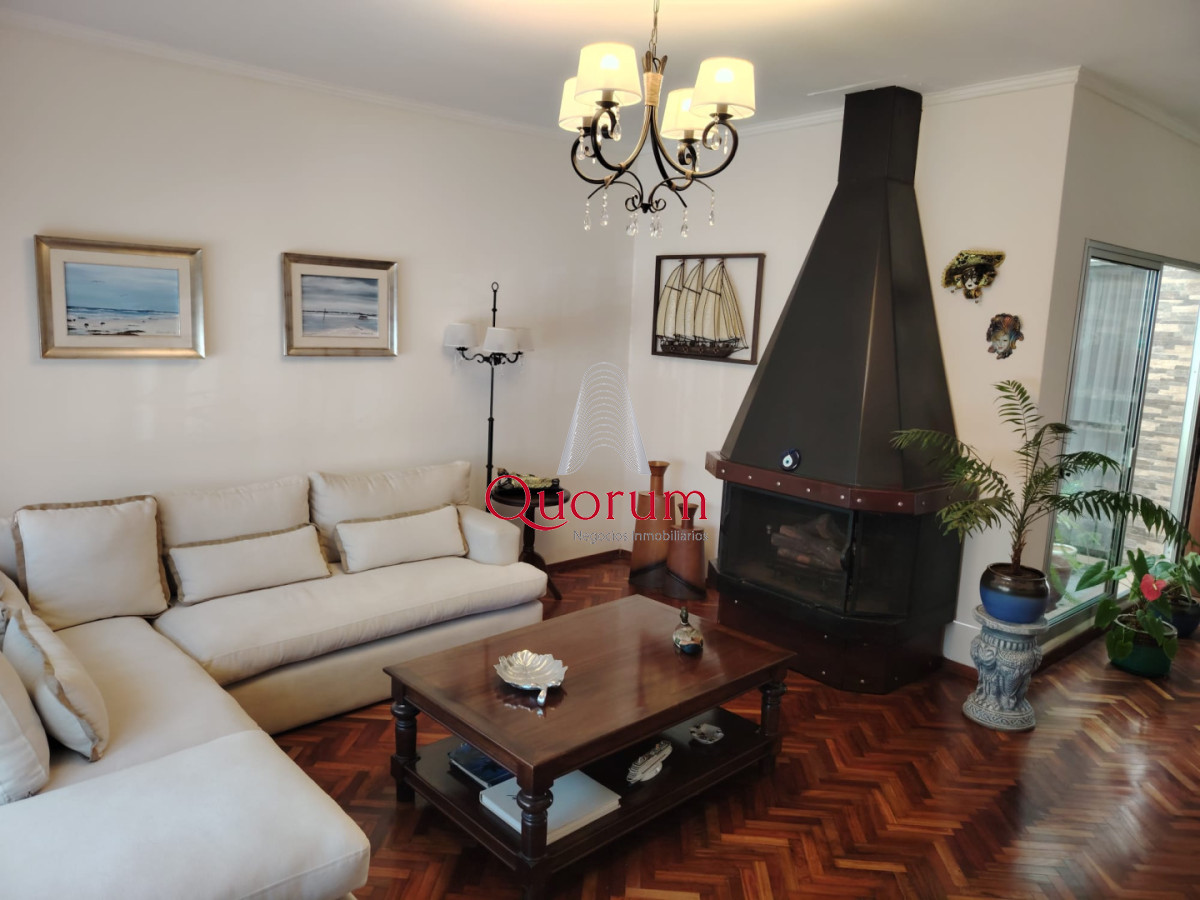 Casa ID.529 - Venta casa 4 dormitorios 3 baños en Malvin Montevideo