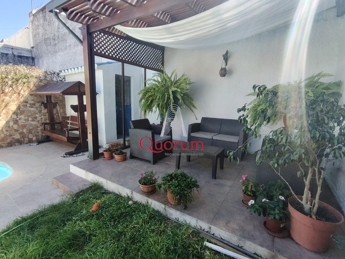 Casa ID.529 - Venta casa 4 dormitorios 3 baños en Malvin Montevideo