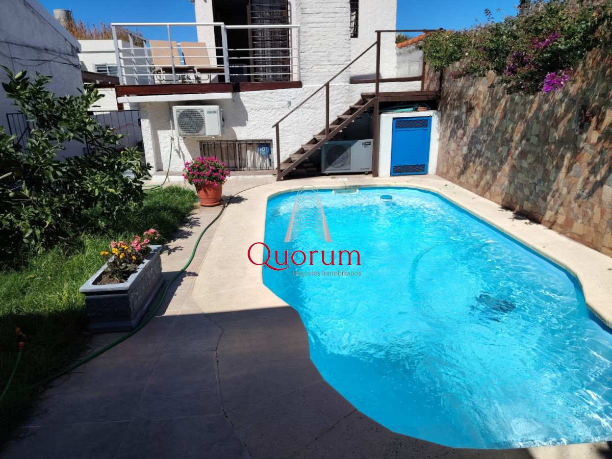 Casa ID.529 - Venta casa 4 dormitorios 3 baños en Malvin Montevideo