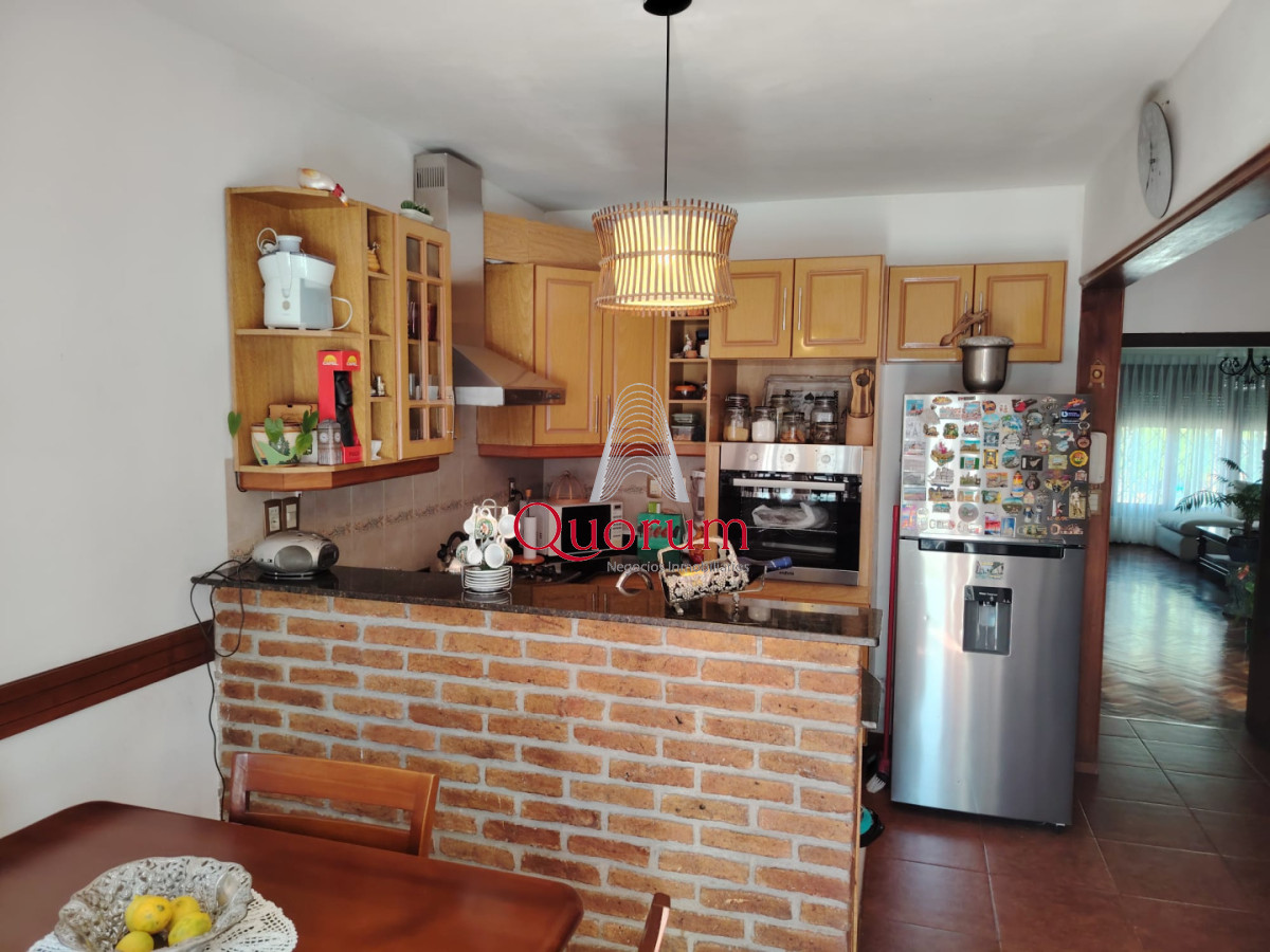 Casa ID.529 - Venta casa 4 dormitorios 3 baños en Malvin Montevideo