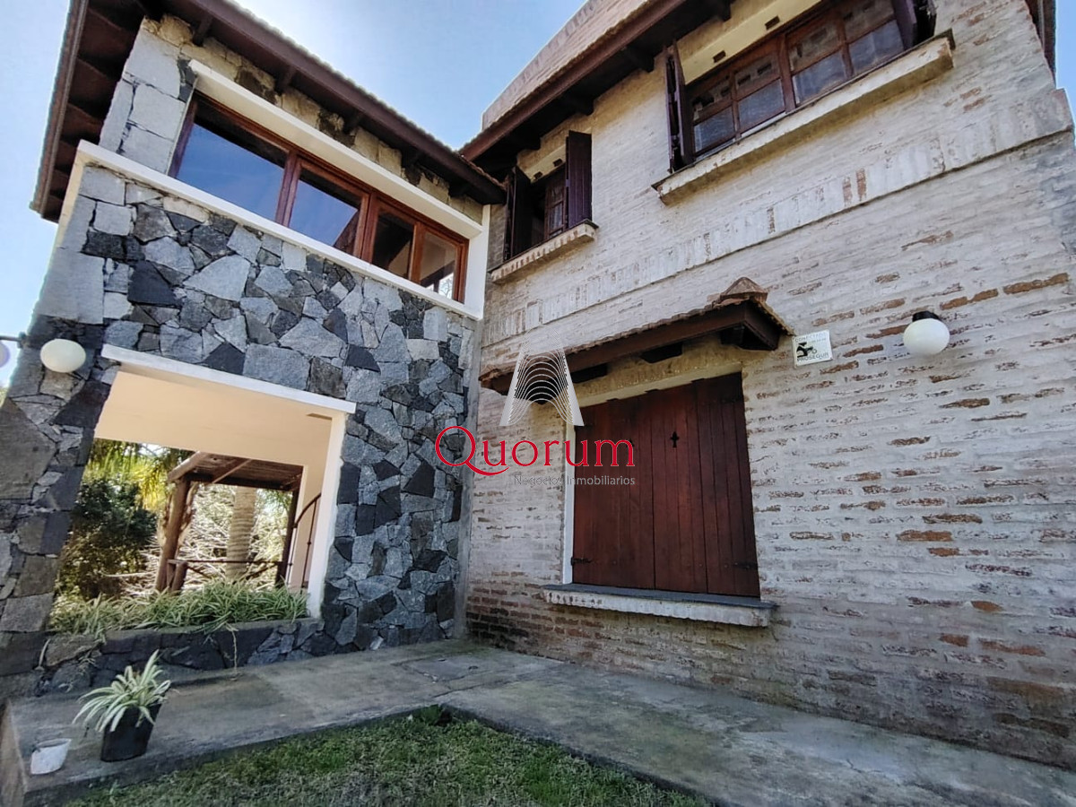 Casa ID.512 - Venta Casa 6 dormitorios Playa Mansa Punta del Este Uruguay