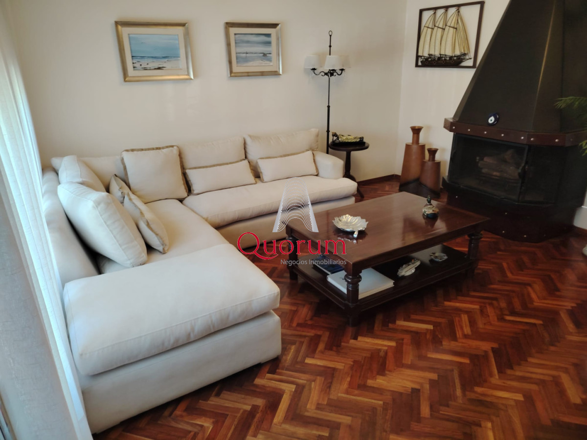 Casa ID.529 - Venta casa 4 dormitorios 3 baños en Malvin Montevideo