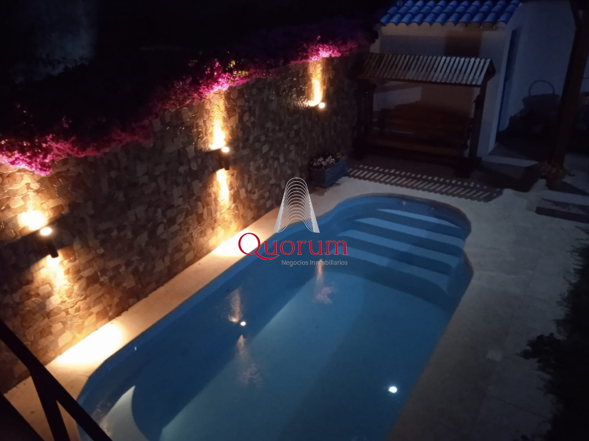 Casa ID.529 - Venta casa 4 dormitorios 3 baños en Malvin Montevideo