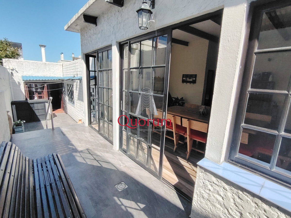 Casa ID.529 - Venta casa 4 dormitorios 3 baños en Malvin Montevideo